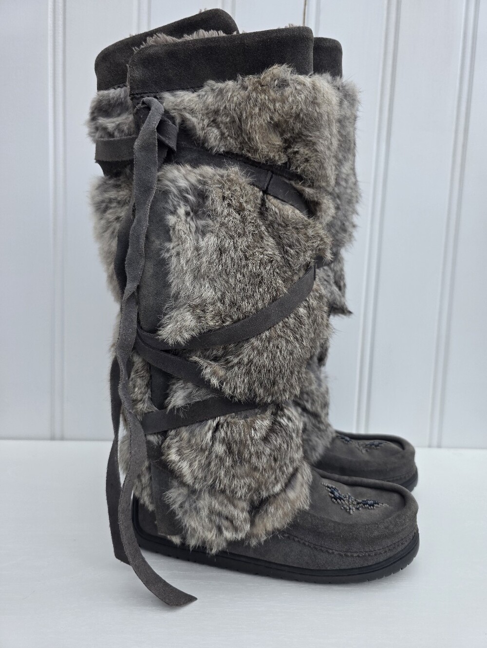 Manitobah Mukluks Tall Wrap Winter Snow Boots Charcoal Grey Rabbit Fur Size W6